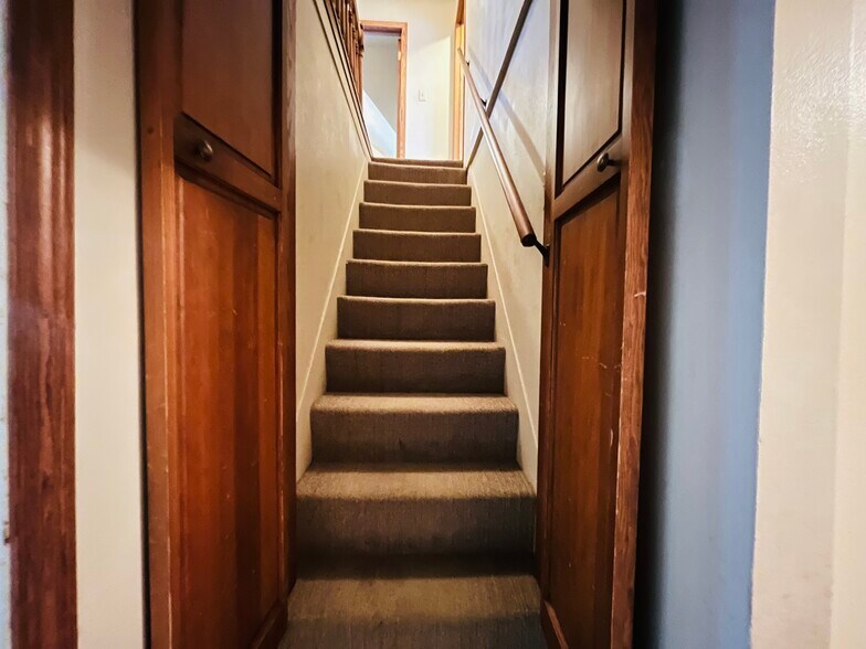 More Photos Of 919 S Pine St, Norfolk Flex For Sale