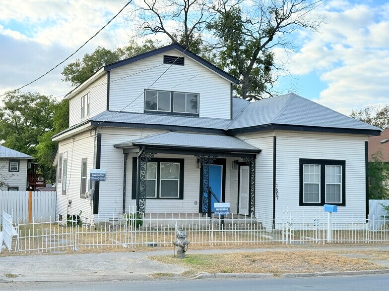 More Photos Of 1607 N Pine St, San Antonio Loft Creative Space For Lease