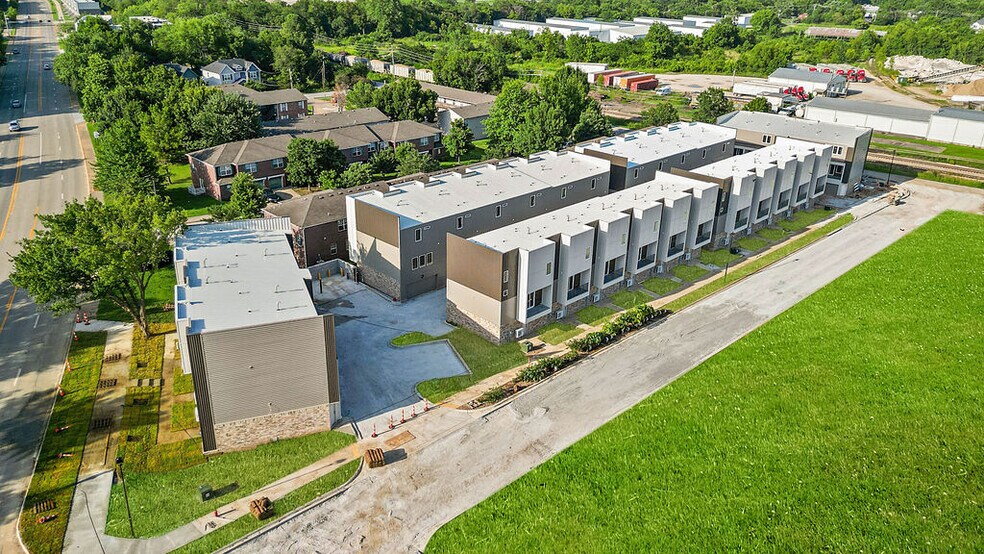 More Photos Of 2004 S Razorback Rd, Fayetteville Apartments For Sale