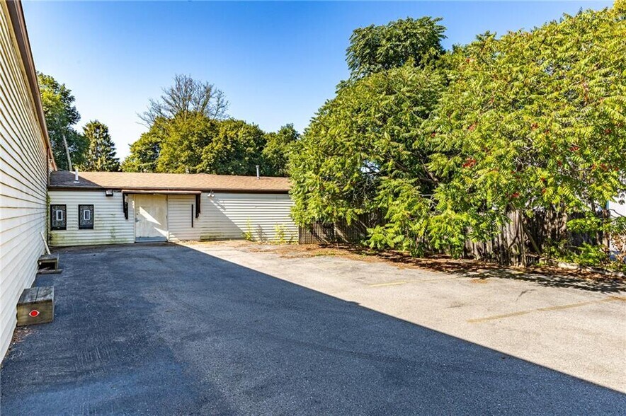 More Photos Of 2195 Monroe Ave, Rochester Freestanding For Sale