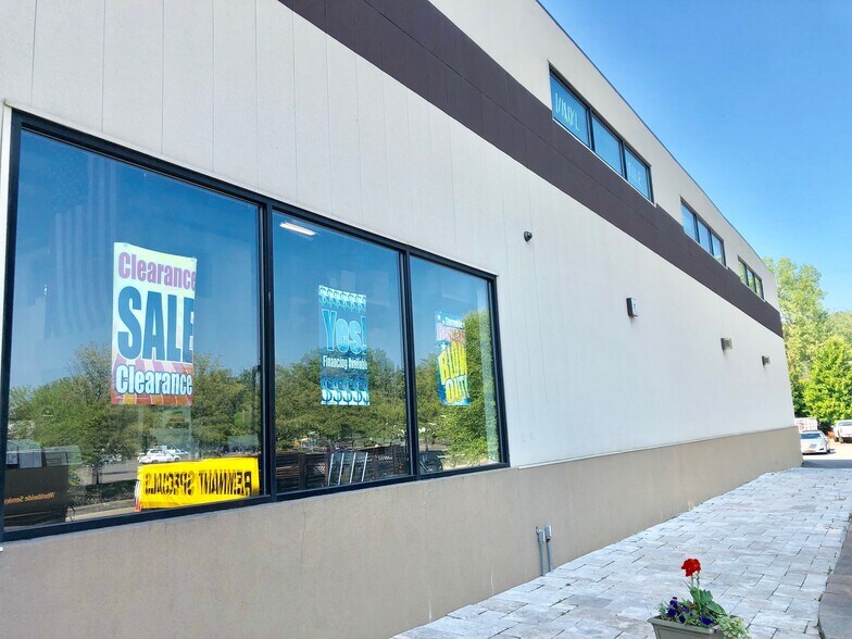 More Photos Of 267 Saw Mill River Rd, Elmsford Freestanding For Sale