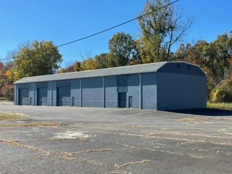 Primary Photo Of 61 Ffyler Pl, Suffield Warehouse For Lease