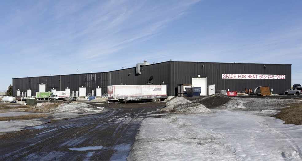 More Photos Of 240-250 Entreprise Rd, Russell Light Distribution For Sale