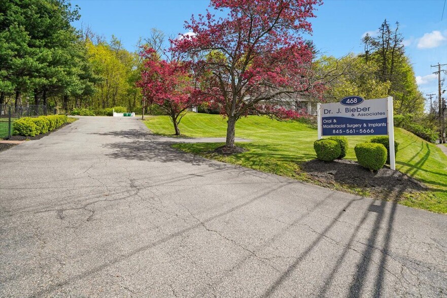 More Photos Of 468 Gidney Ave, Newburgh Medical For Sale