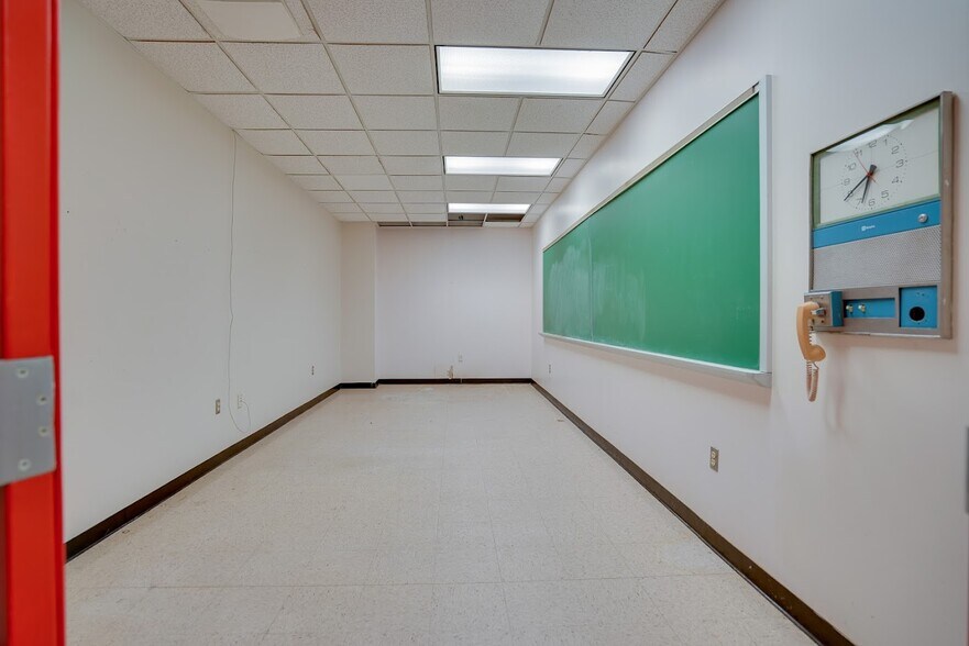 More Photos Of 275 Portsmouth Ave, Stratham Light Manufacturing For Sale