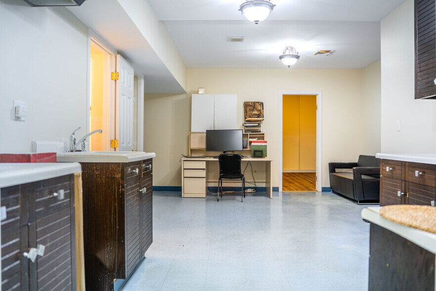 More Photos Of 2563 Main St, Stratford Medical For Lease