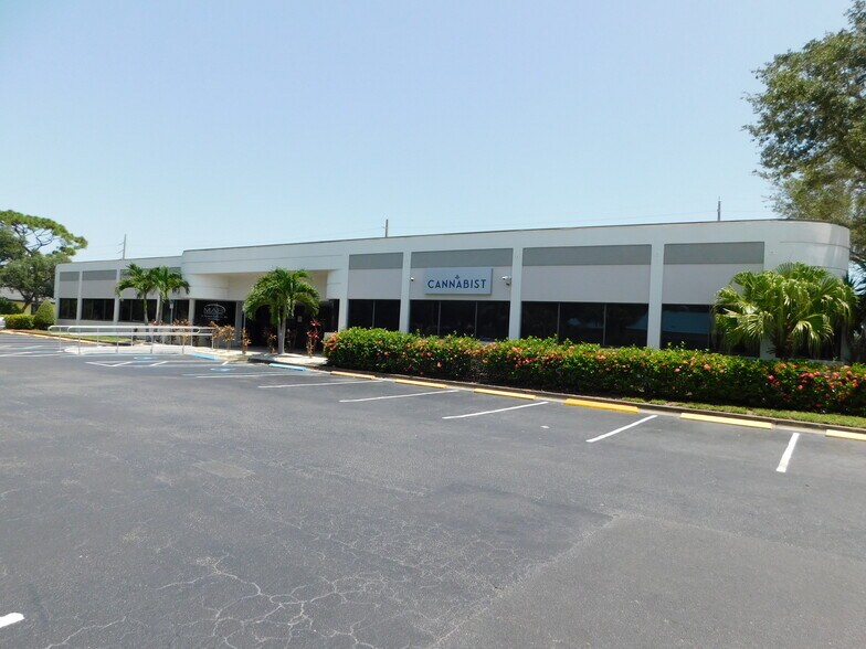 More Photos Of 21 Suntree Pl, Melbourne Medical For Lease