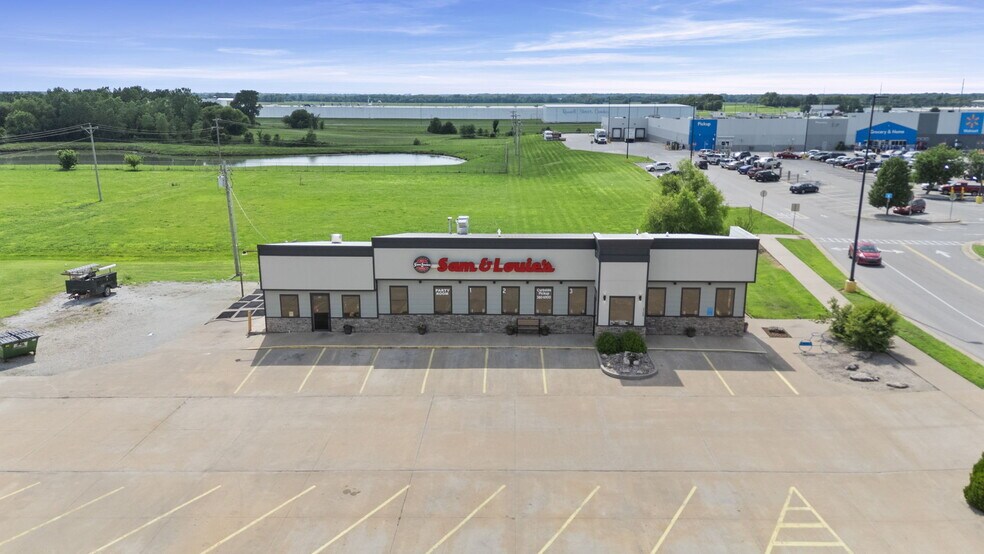 More Photos Of 2150 N State St, Iola Restaurant For Lease