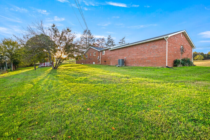 More Photos Of 310 Goose Creek Rd, Dandridge Office For Sale