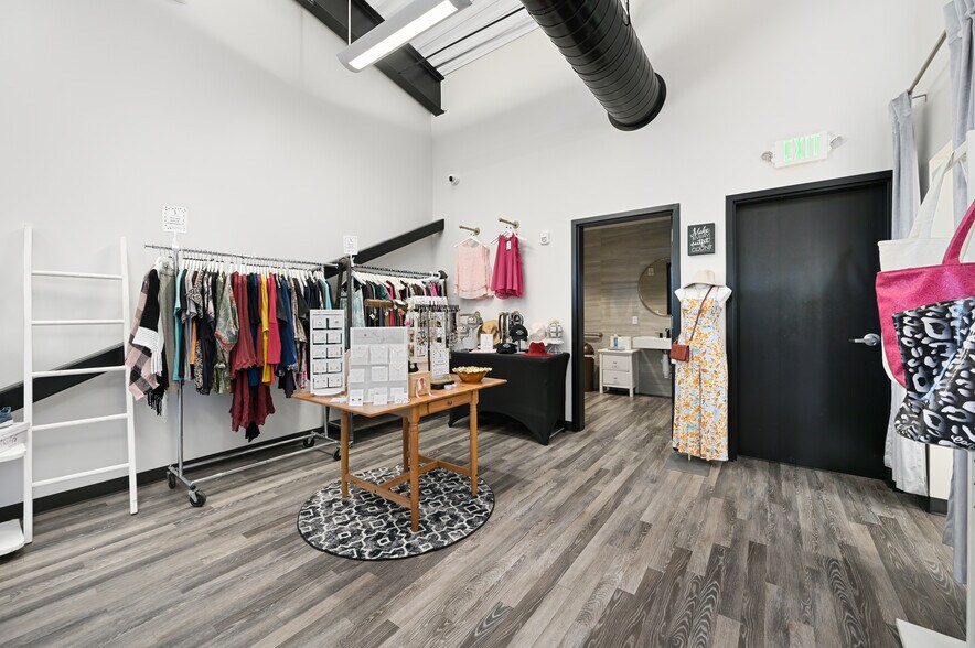 More Photos Of 901 N Vista Ridge Blvd, Cedar Park General Retail For Sale