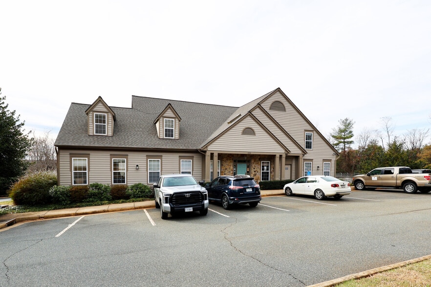 More Photos Of 660 Hunters Pl, Charlottesville Office Residential For Lease