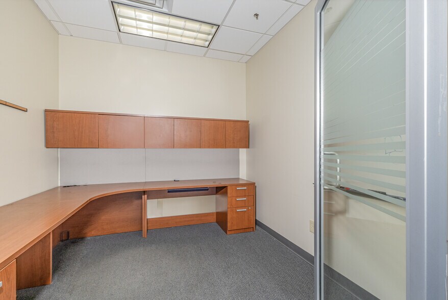 More Photos Of 5546 Fair Ln, Fairfax Office For Lease