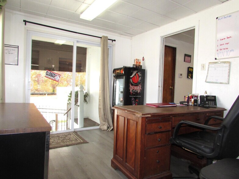 More Photos Of 174 Sandy Creek Rd, Verona Auto Repair For Sale