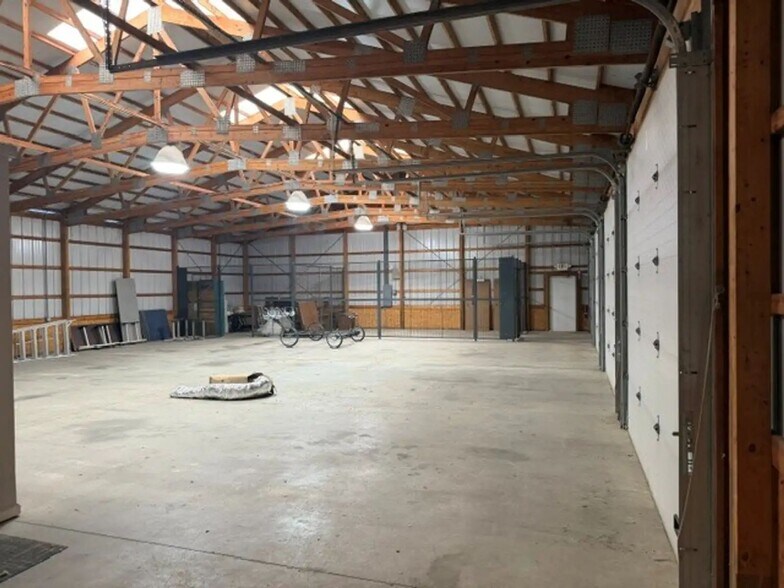 More Photos Of 950 Glengarry Drive, Fairdale Industrial For Sale