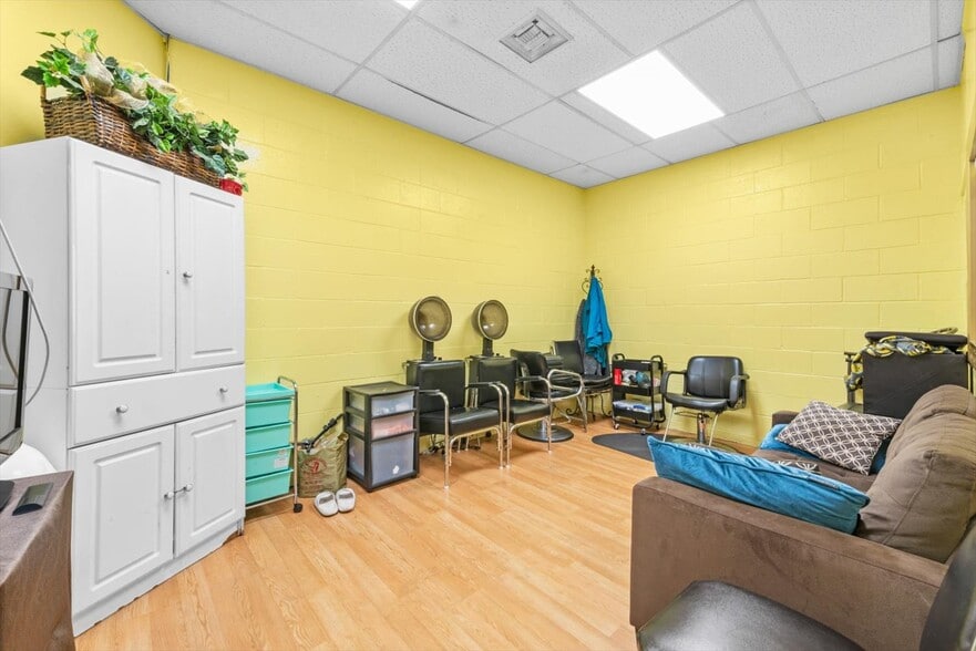 More Photos Of 945 Empire St, Fairfield Freestanding For Sale