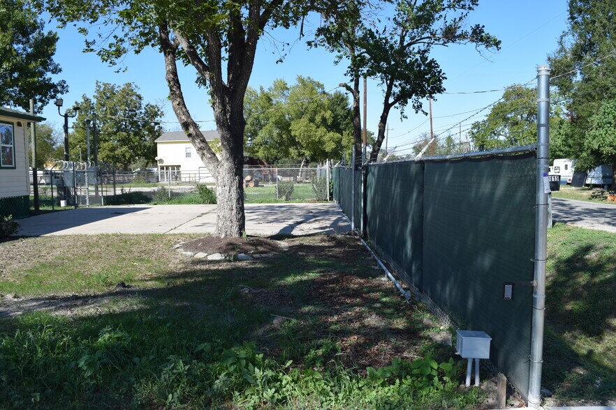 More Photos Of 12115 West Dr, Cypress Land For Lease