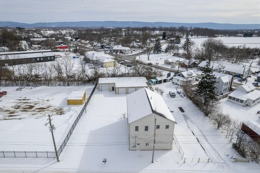 More Photos Of 12 A Cattlemans Ln, Berryville Warehouse For Lease