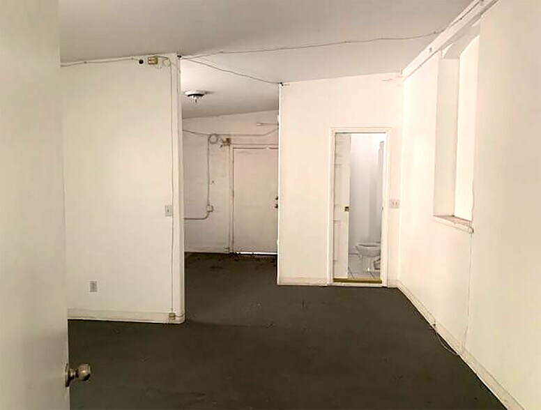More Photos Of 2111 W Sunset Blvd, Los Angeles Storefront Retail Office For Lease