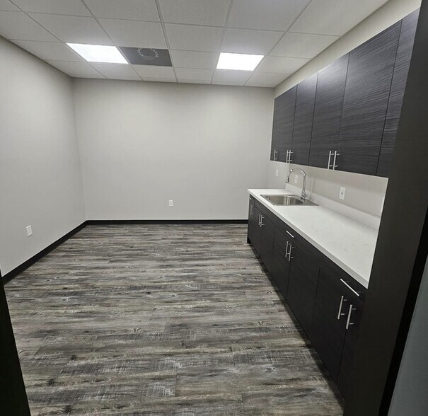 More Photos Of 16709 Telge Rd, Cypress Warehouse For Lease