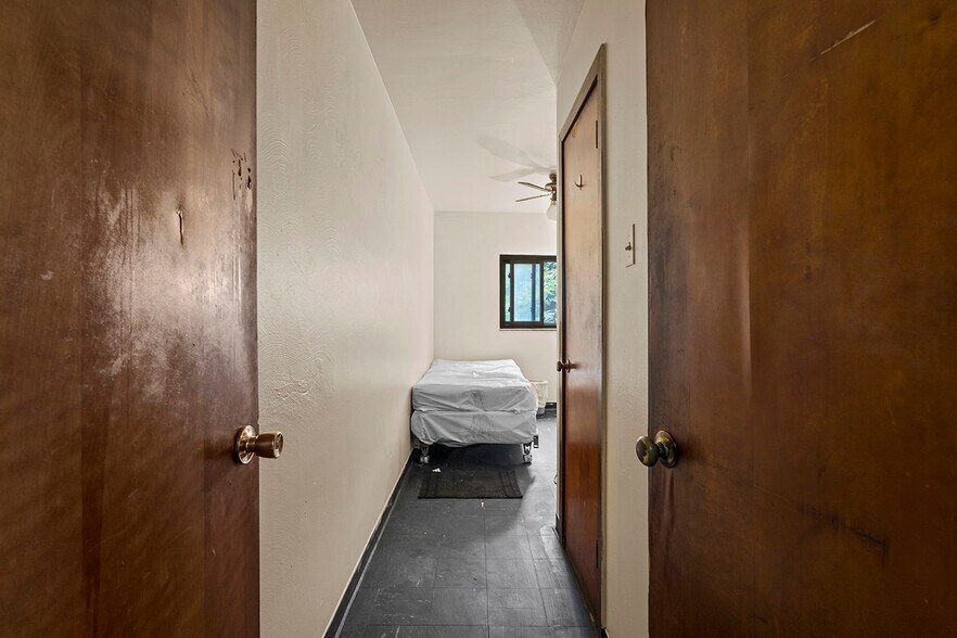 More Photos Of Island Avenue 1173-1175 Island Avenue, McKees Rocks Bar For Sale