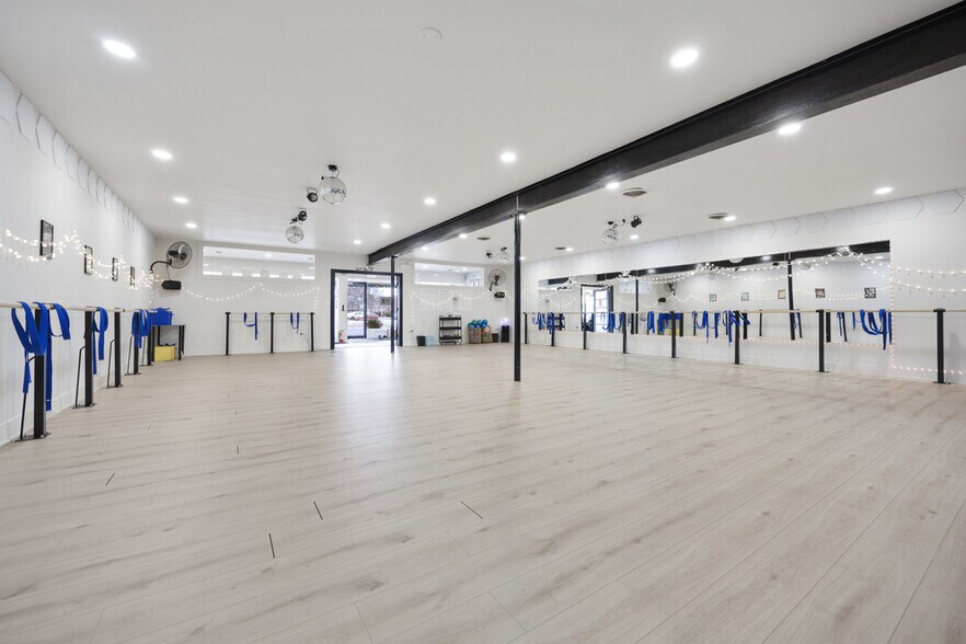 More Photos Of 7359-7363 W North Ave, River Forest Storefront For Sale