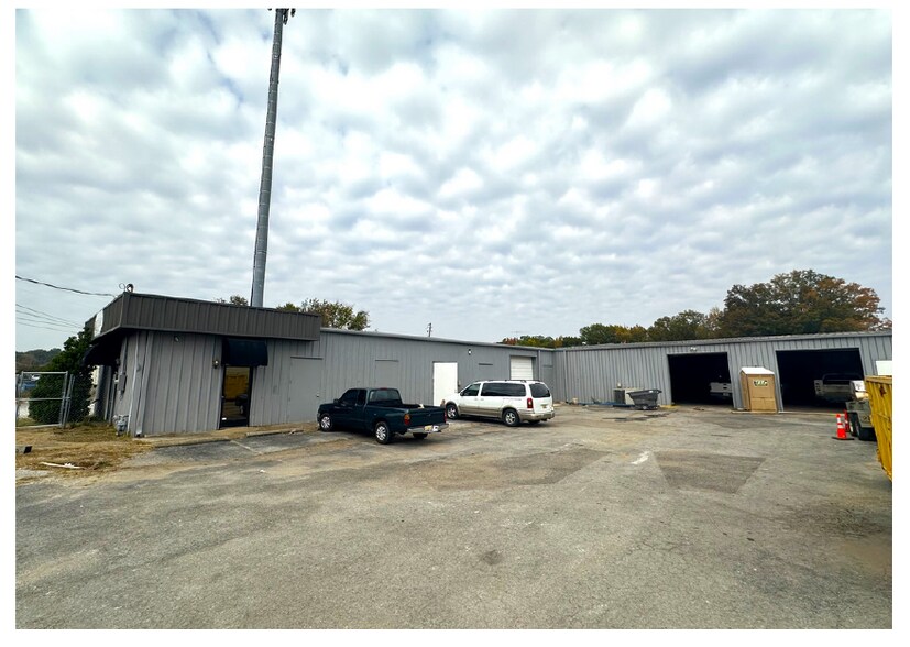 More Photos Of 4628 Commercial Dr, Huntsville Warehouse For Lease