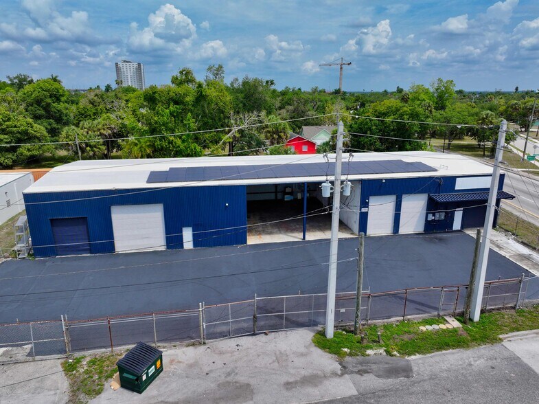 Primary Photo Of 2585 4th St, Fort Myers Warehouse For Lease