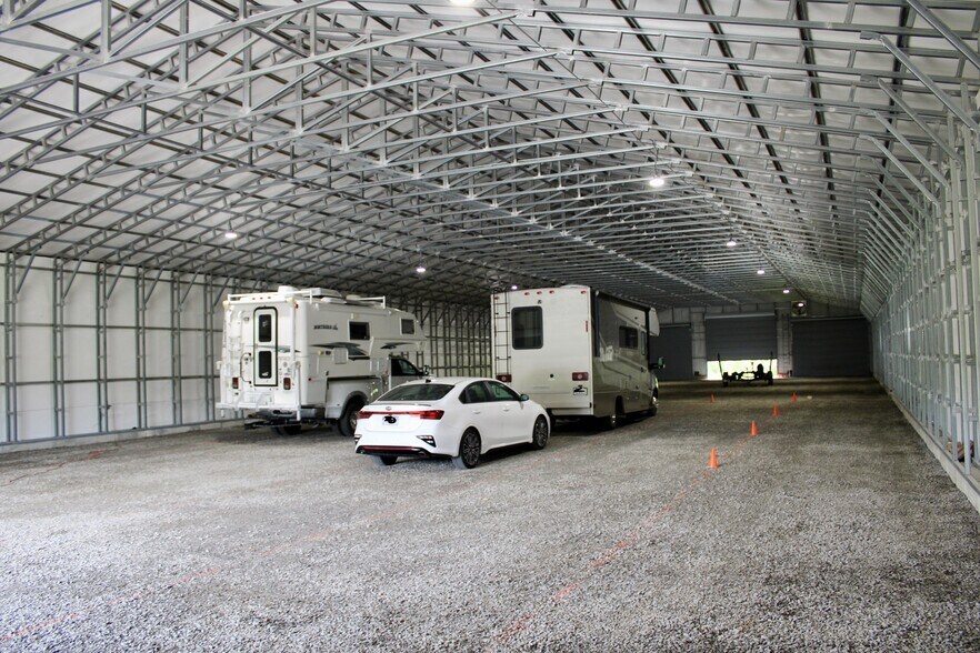 More Photos Of 25 Cloughsdale Ln, West Gardiner Showroom For Sale