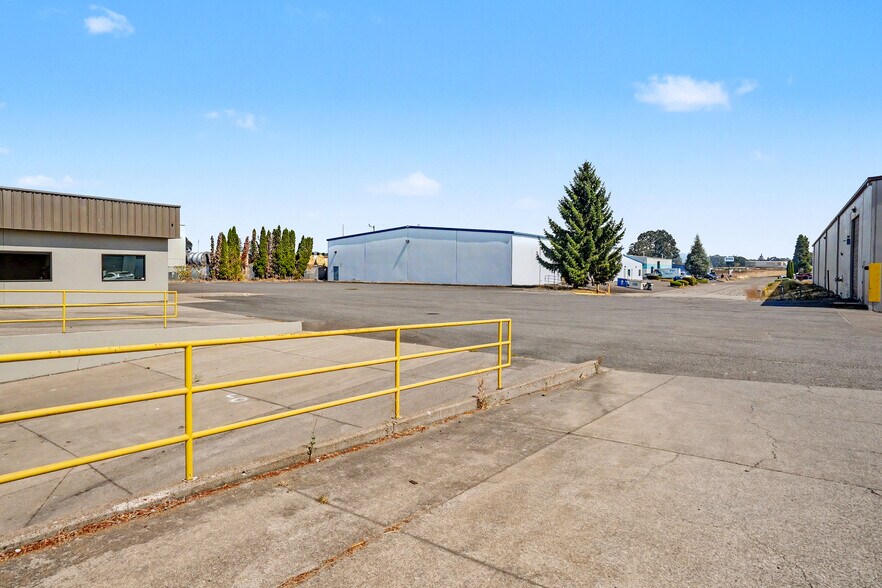 More Photos Of 3025 Kathryn Ave NE, Albany Warehouse For Lease