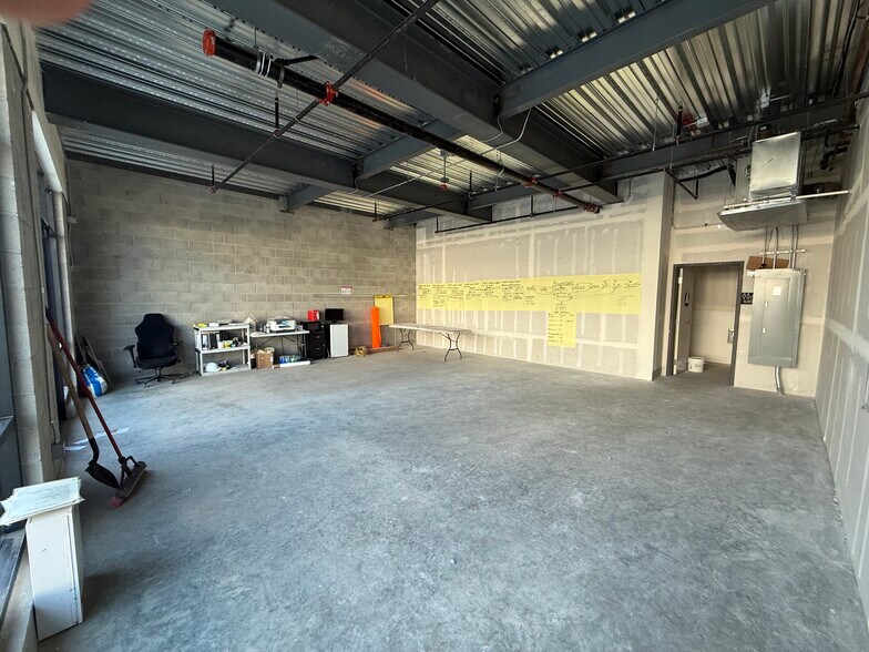 More Photos Of 3873 Grand View Blvd, Los Angeles Self Storage For Lease