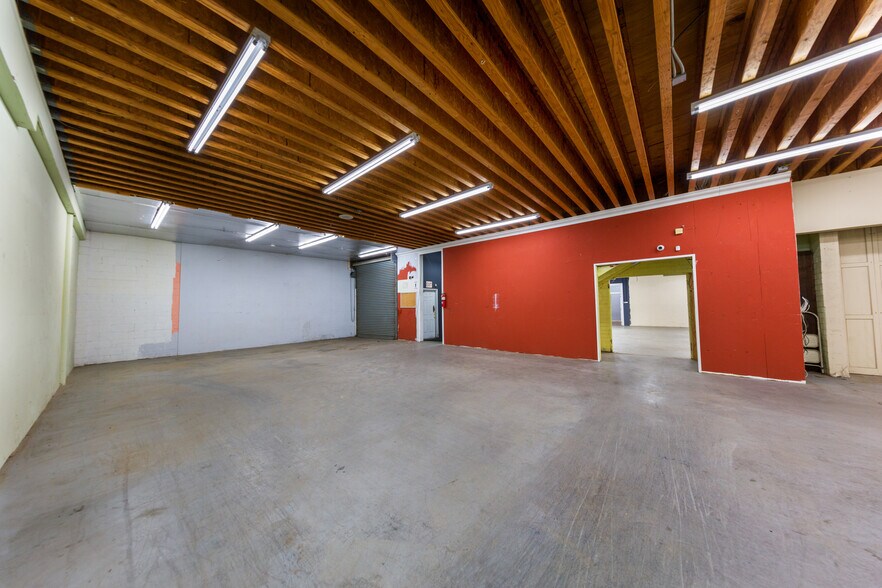 More Photos Of 11924 Vose St, North Hollywood Warehouse For Lease