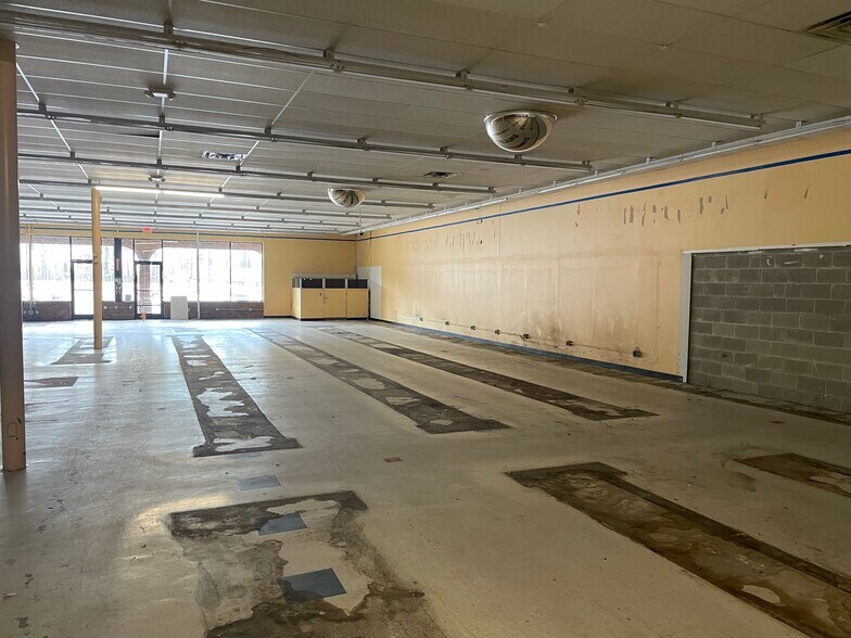 More Photos Of 114 US Highway 13 Byp, Windsor General Retail For Lease