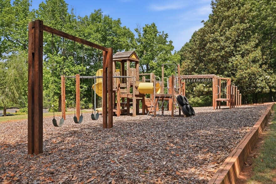 More Photos Of 9715 Nine Eagles Ln, Charlotte Specialty For Sale