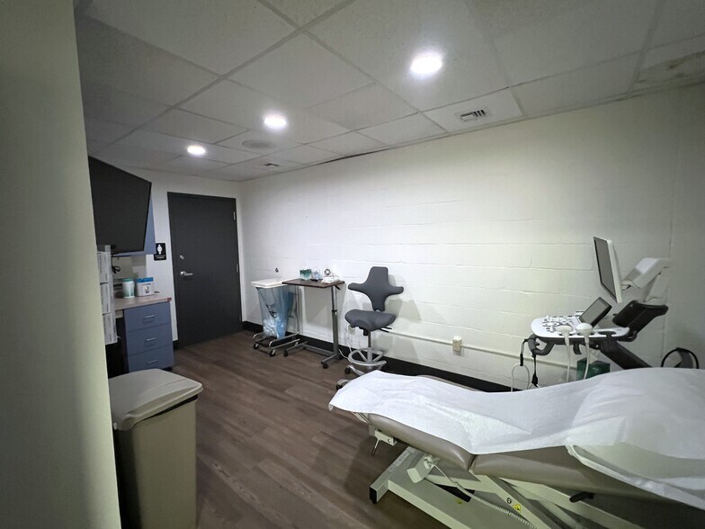 More Photos Of 31 S Lime St, Lancaster Medical For Lease