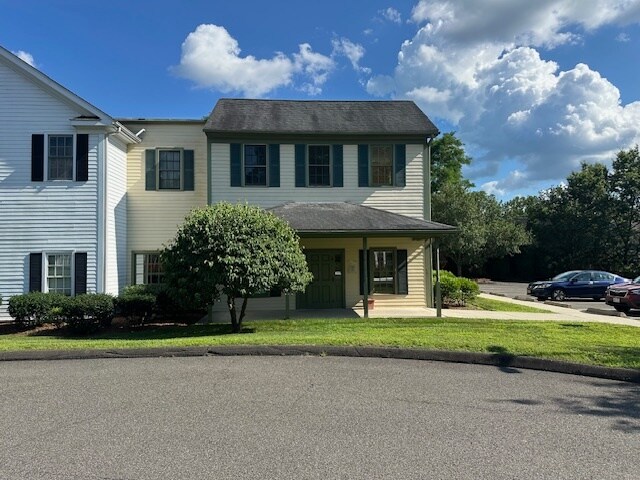 More Photos Of 828 Federal Rd, Brookfield Office For Lease