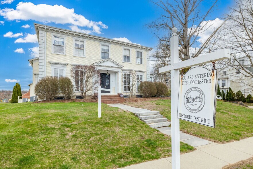 More Photos Of 11 Hayward Ave, Colchester Office For Sale