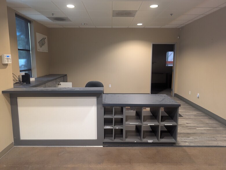 More Photos Of 7107-7139 Telegraph Rd, Montebello Warehouse For Sale