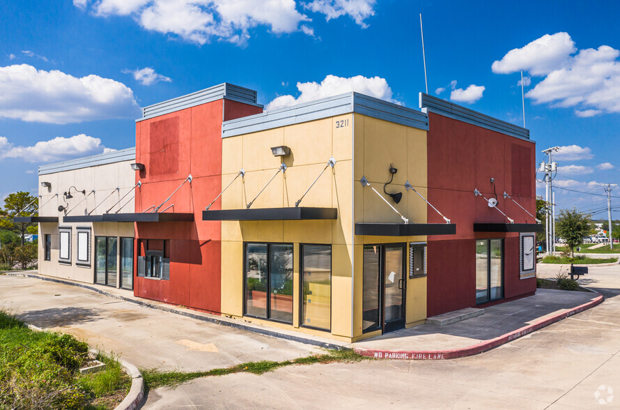 Primary Photo Of 3211 Commercial Cir, New Braunfels Fast Food For Sale