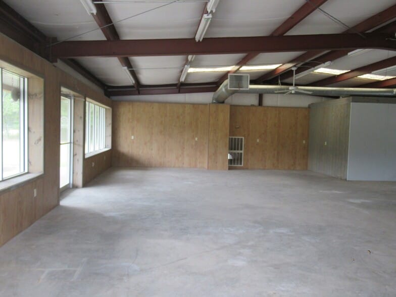 More Photos Of 220 SE Pike Rd, Sumter Garden Center For Lease