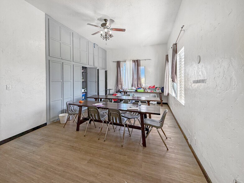 More Photos Of 7101 Menlo Ave, Los Angeles Specialty For Sale