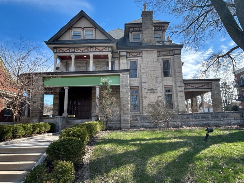 Primary Photo Of 520 N Walnut St, Bloomington Office For Lease