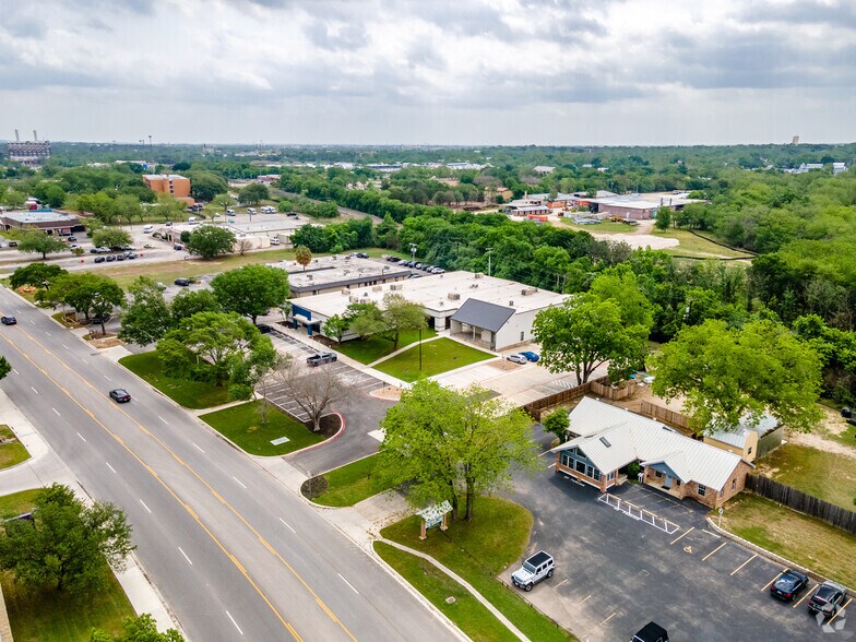 More Photos Of 707 Landa St, New Braunfels Office For Lease