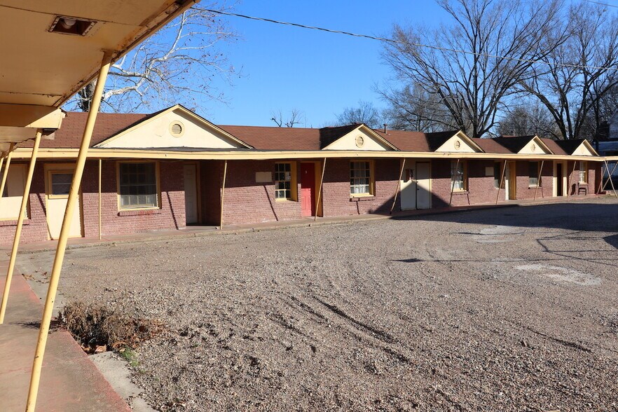 More Photos Of 1220 W 7th St, Texarkana Hotel For Sale