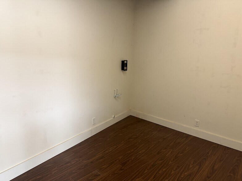 More Photos Of 9059-9079 Shaughnessy St, Vancouver Warehouse For Sale