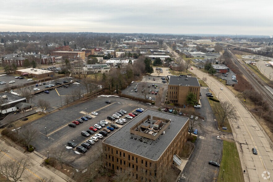 More Photos Of 411 Wolf Ledges Pky, Akron Office For Lease