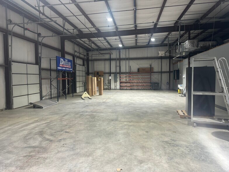 More Photos Of 6170-6174 Centre Park Dr, West Chester Manufacturing For Lease