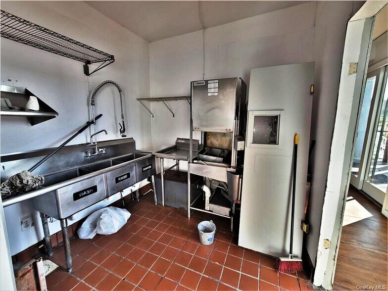 More Photos Of 1 Horseshoe Lake Rd, Kauneonga Lake Restaurant For Sale