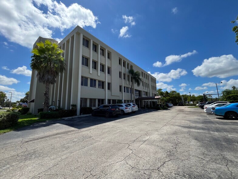 More Photos Of 3949 Evans Ave, Fort Myers Medical For Lease
