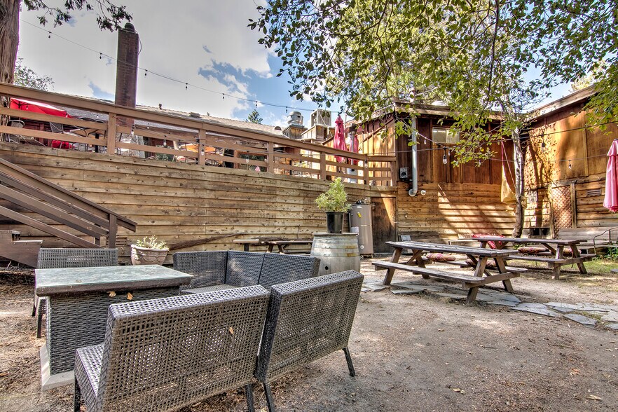 More Photos Of 54905 N Circle Dr, Idyllwild-Pine Cove Restaurant For Lease