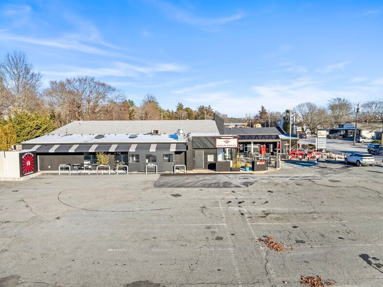 More Photos Of 33 County Rd, Mattapoisett Freestanding For Sale